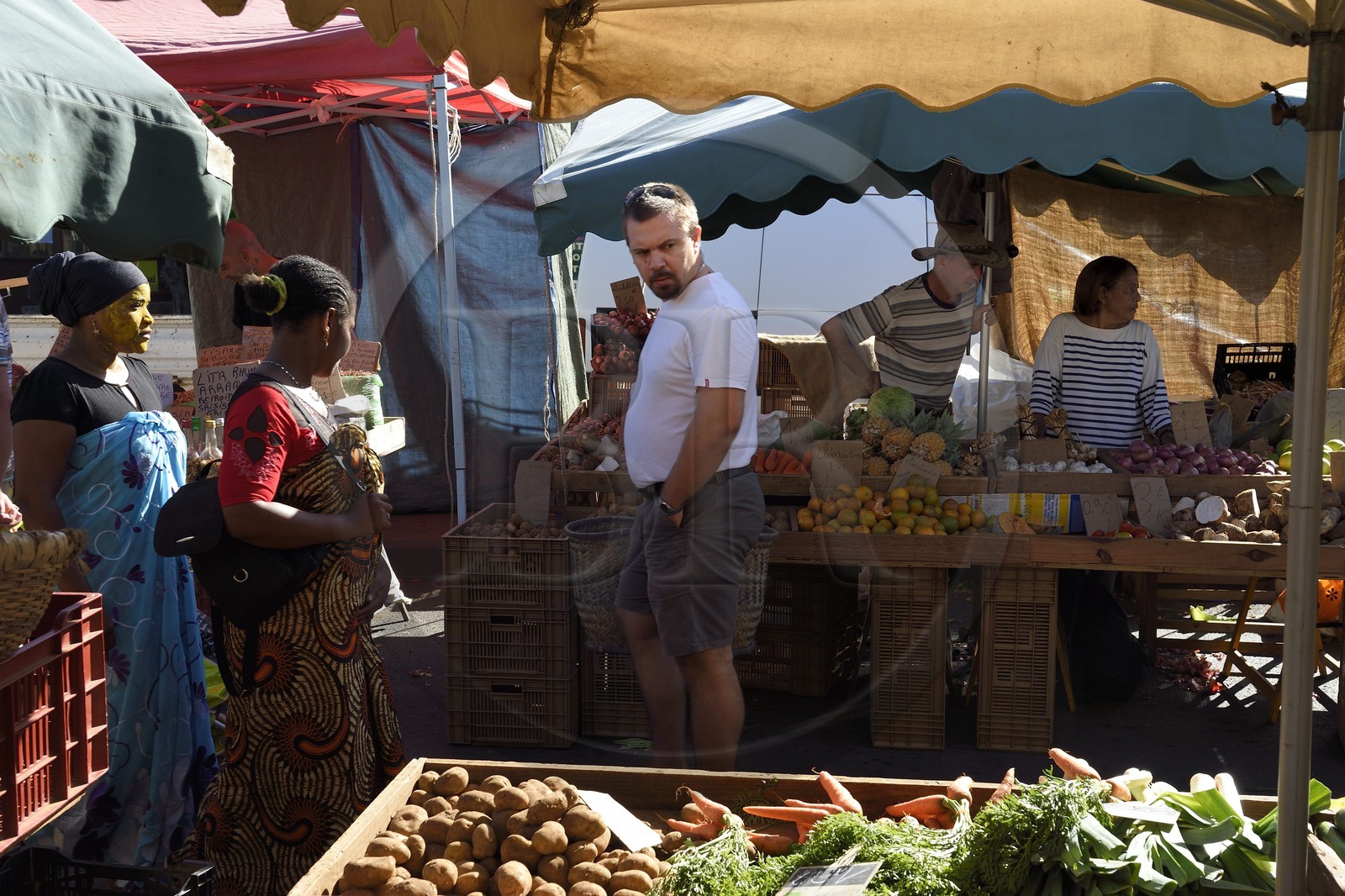France, Ile de la Reunion, Saint-Pierre, le marché du samedi, femmes de Mayotte