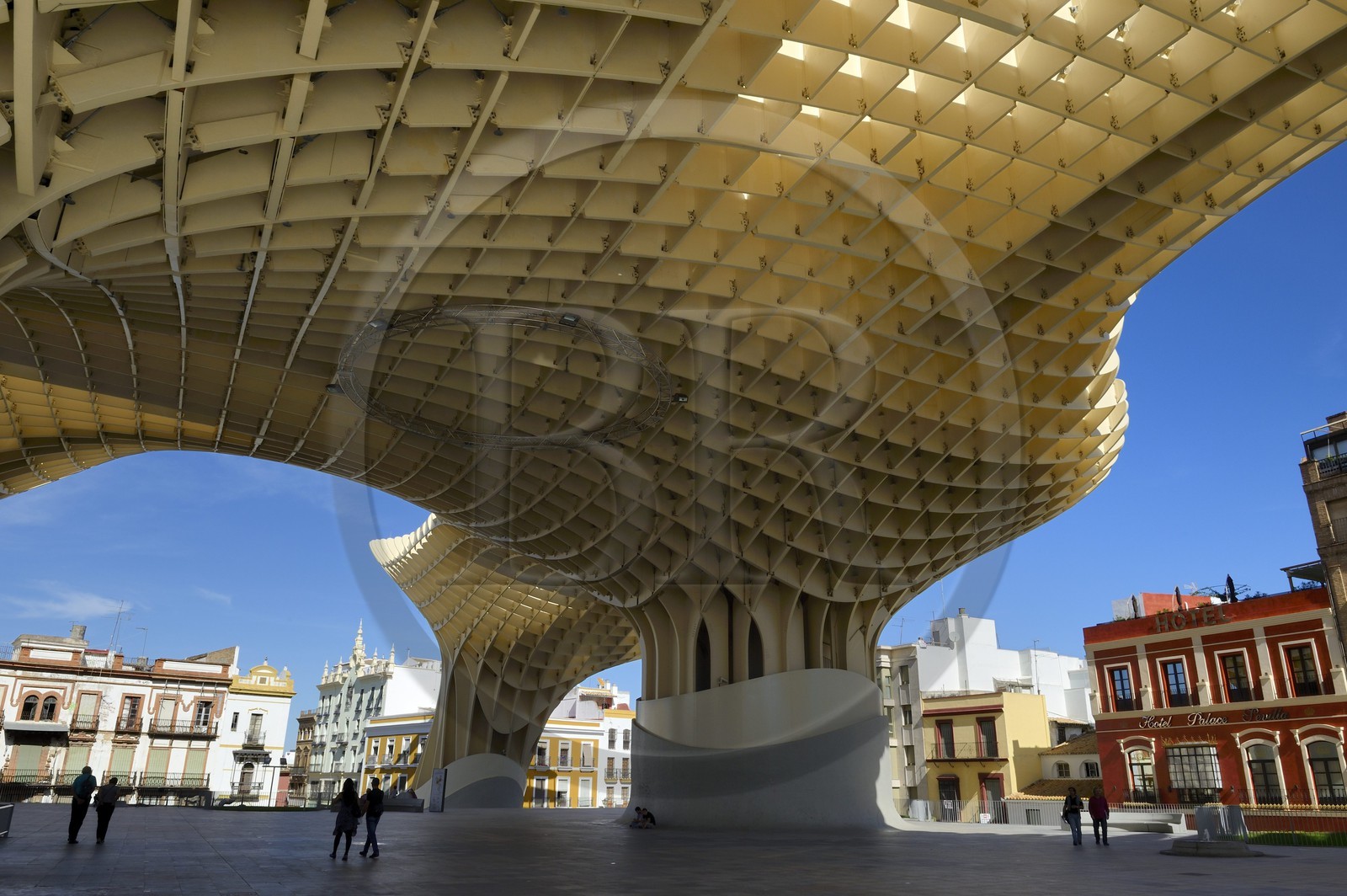 Spain, Andalusia, Seville, Plaza de la Encarnacion - Plaza Mayor, Metropol Parasol (built 2011) by architect Jurgen Mayer-Hermann