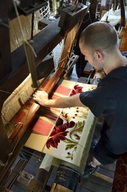 France, Rhône (69), Lyon, quartier de la Croix-Rousse, Manufacture de soieries Prelle, métier à tisser la soie mis au point par Joseph Marie Jacquard dit métier Jacquard, le canut Sébastien