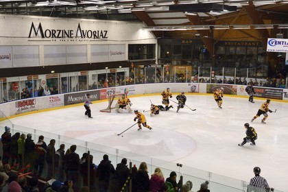France, Haute-Savoie (74), Morzine, match de hockey sur glace du Hockey Club Morzine-Avoriaz appelé les Pingouins