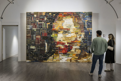 Spain, Catalonia, Barcelona, Barrio Gotico district, Villa del Arte Galleries, Letters to Vincent (2400 books forming the portrait of Vincent Van Gogh) by the artist Jordi Prat Pons