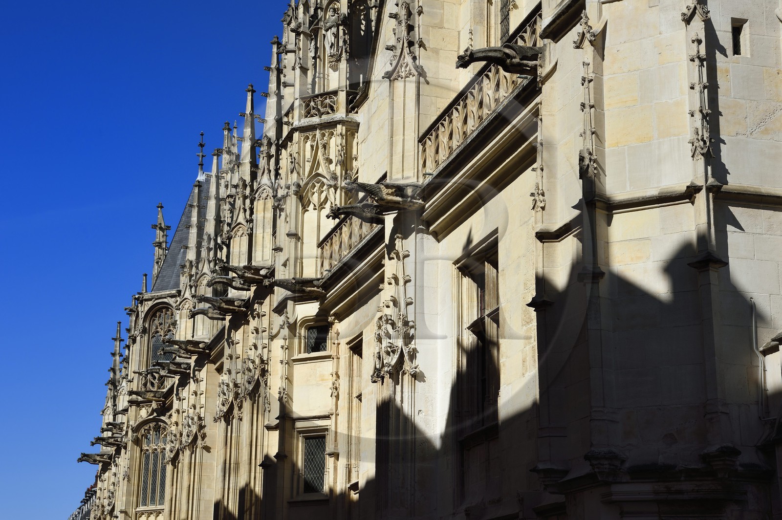 France, Seine-Maritime (76), Rouen, le Palais de justice de Rouen est l'ancien Parlement de Normandie et une des quelques réalisations de l'architecture gothique civile de la fin du Moyen Age en France, facade dans la rue aux Juifs