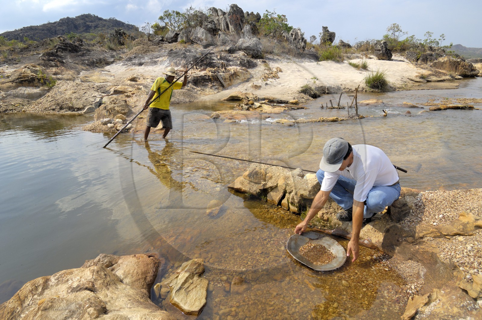 Brésil, Etat du Minas Gerais, ville de Diamantina, garimpero, prospecteur d'or dans une rivière (Route de l'or, Estrada Real)