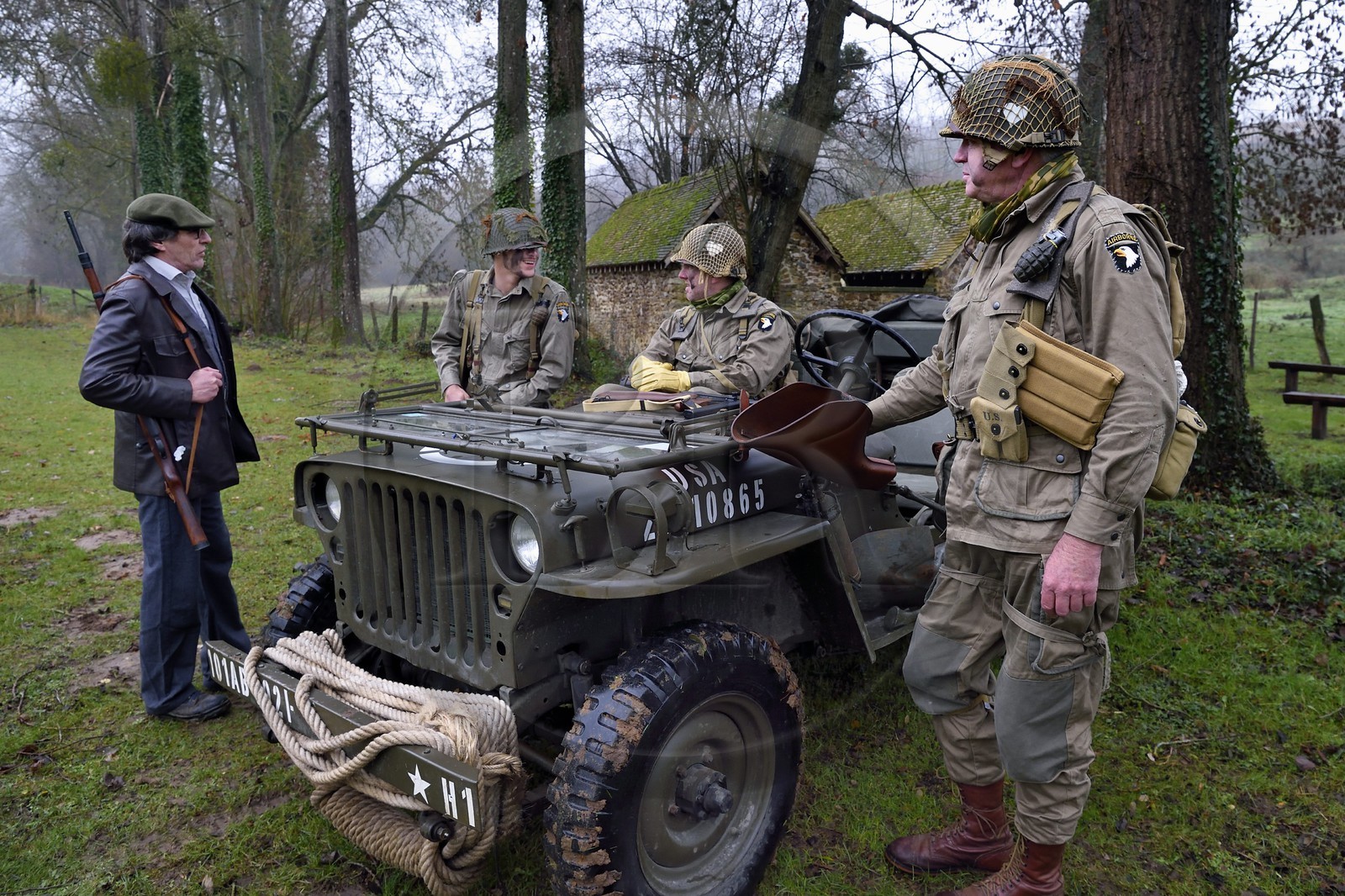 France, Eure, Sainte Colombe prés Vernon, Allied Reconstitution Group (US World War 2 and french Maquis historical reconstruction Association), reenactors in uniform of the 101st US Airborne Division and partisan of the French Forces of the Interior (FFI)