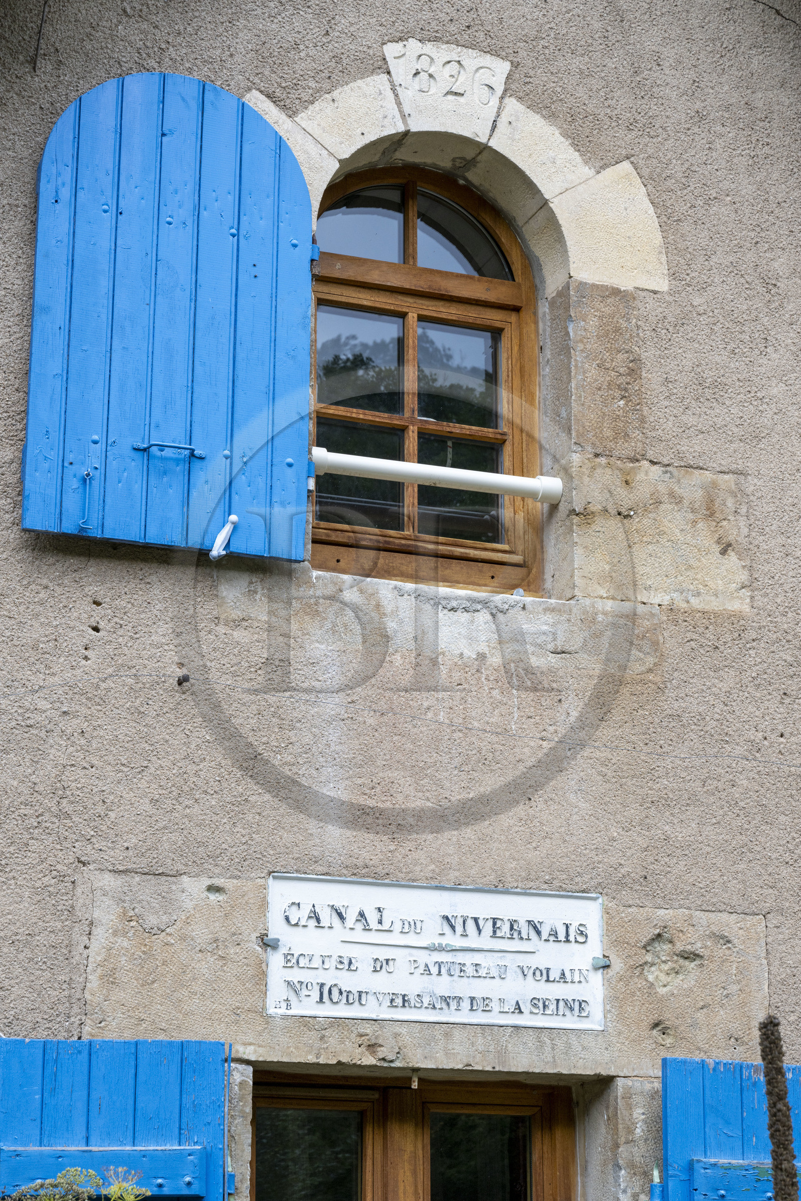 France, Nièvre (58), La Collancelle, échelle des 16 écluses sur le canal du Nivernais, échelle des 16 écluses sur le canal du Nivernais, maison de l'écluse n°10 du Patureau Volain