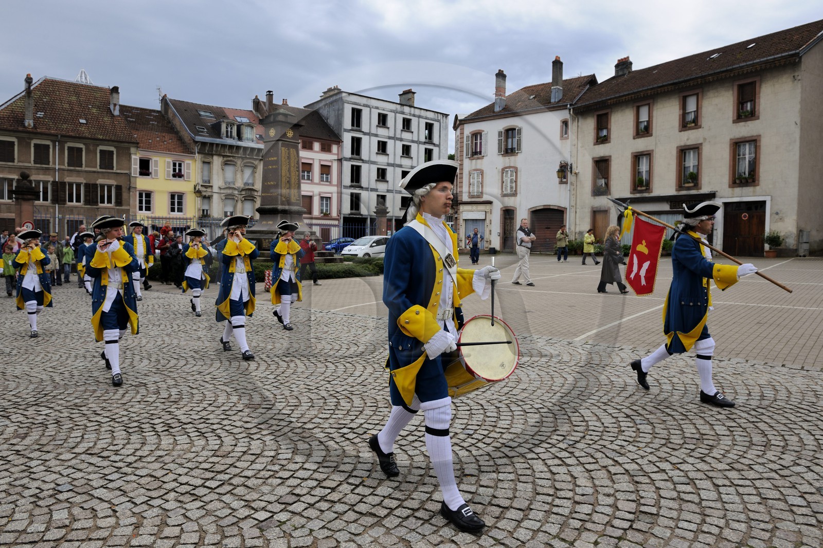 France, Vosges (88), Senones, capitale de l’ex-Principauté de Salm-Salm rattachée à la France en 1793, la relève de la Garde dans la cour de l'ancienne abbaye