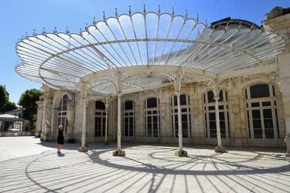 France, Allier (03), Vichy, Palais des Congrès et Opéra, marquise de l'entrée principale