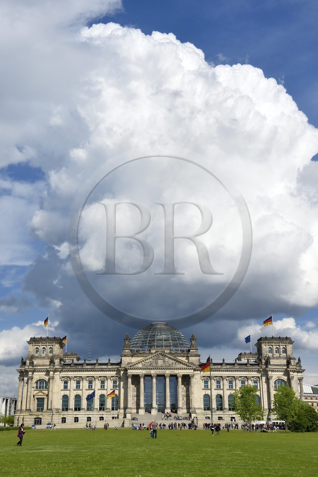 Allemagne, Berlin, le Reichstag avec le dome en verre du Bundestag (parlement allemand depuis 1999) de l'architecte Sir Norman Foster