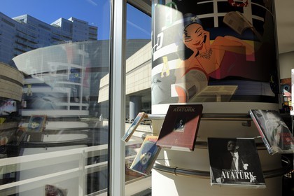 Turkey, Istanbul, Levent District, Kanyon Shopping Mall (Kanyon Alisveris Merkezi) by Jerde Partnership and Tabanlioglu architects firm, D&R Bookshop