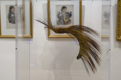 France, Charente-Maritime (17), La Rochelle, Musée du Nouveau-Monde dans l'Hôtel Fleuriau, coiffe indienne