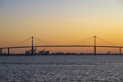 France, Loire-Atlantique (44), Saint-Nazaire, le pont de Saint-Nazaire (vue aérienne)