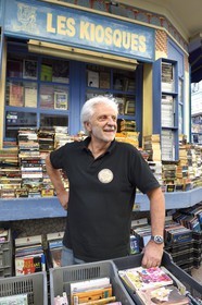 France, Var (83), Toulon, Les Kiosques, David, bouquiniste de la rue Prosper Ferrero