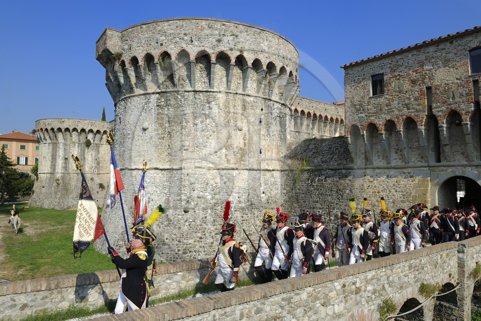Italie, Ligurie, Sarzana, Napoleon Festival, troupes françaises de la Grande Armée quittant la citadelle (forteresse Firmafede)