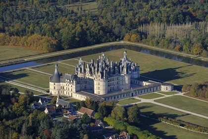 France, Loir et Cher (41), Vallée de la Loire classée Patrimoine Mondial de l' UNESCO, château de Chambord (vue aérienne)