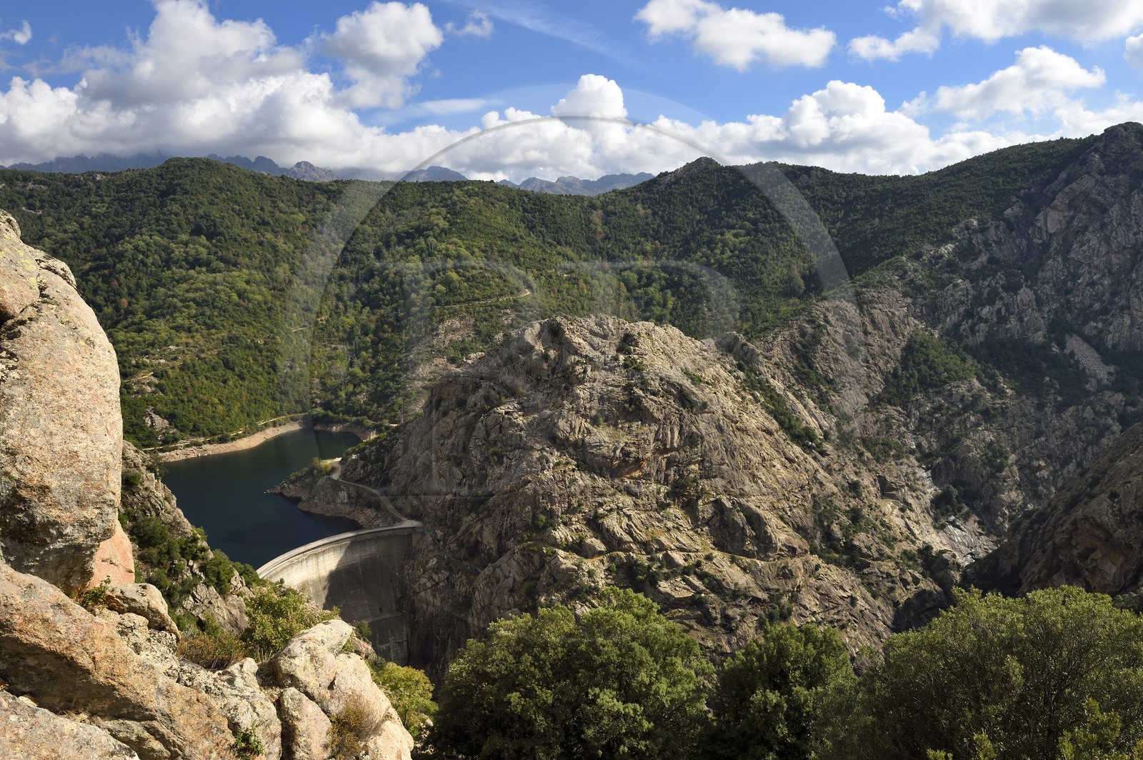 France, Corse-du-Sud (2A), Vallée du Prunelli, Tolla, le lac de retenue du barrage des gorges du Prunelli
