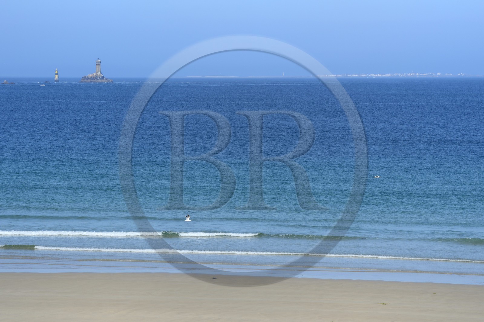 France, Finistere,  Iroise Sea, Plogoff, beach of the Baie des Trepasses and the La Vieille Lighthouse