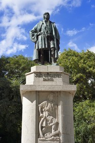 Portugal, Ile de Madère, Funchal, statue du Capitaine de caravelles Zarco qui découvrit l'Ile