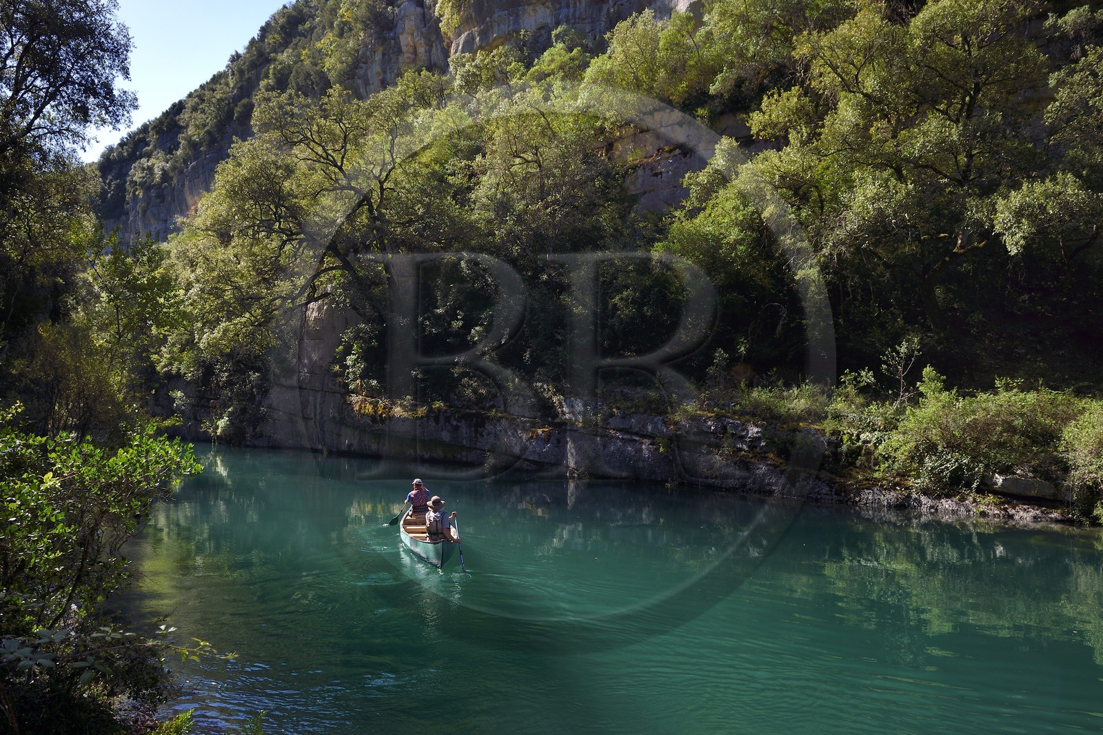 Var on the Left Bank and Alpes de Haute Provence on the Right Bank, Parc Naturel Regional du Verdon, Basses Gorges du Verdon downstream of Lake St. Croix, discovery by canoe of the gorges de Baudinard.