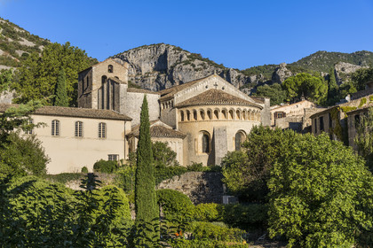 France, Hérault (34), Causses et les Cévennes, paysage culturel de l'agro-pastoralisme méditerranéen, classés Patrimoine Mondial de l'UNESCO, Saint-Guilhem-le-Désert, labellisé Les Plus Beaux Villages de France, l'abbaye de Gellone du IXème siècle