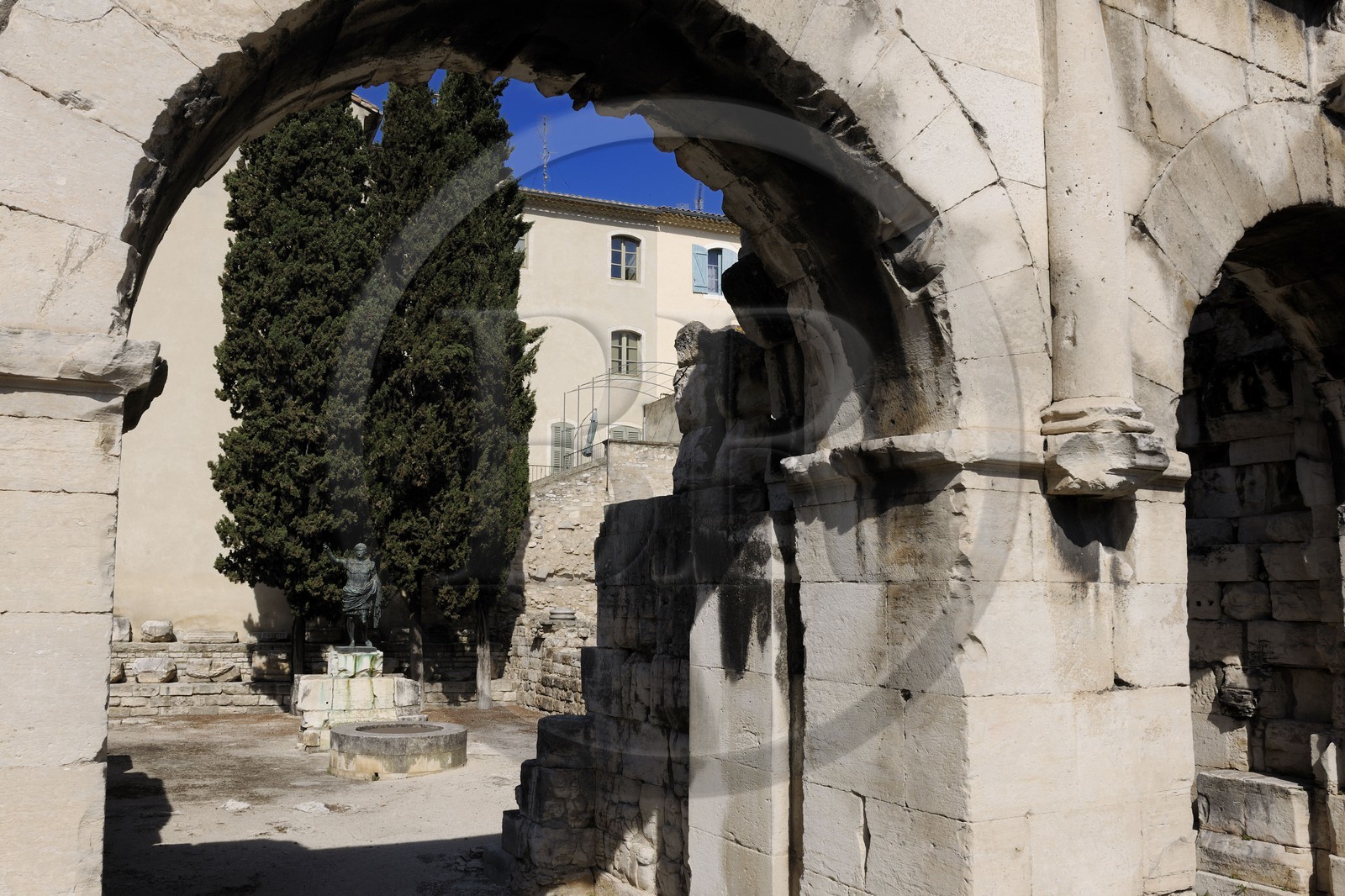 France, Gard (30), Nimes, France, Gard (30) Nimes, porte Auguste, entrée de la voie Domitienne dans la ville