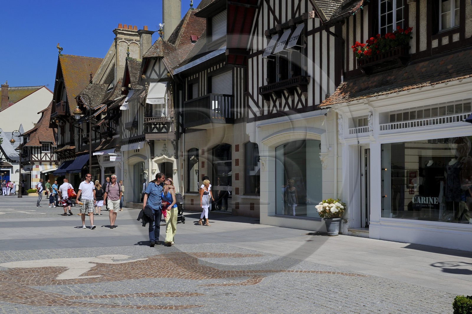France, Calvados (14), Pays d'Auge, Deauville, boutiques de luxe rue du Casino