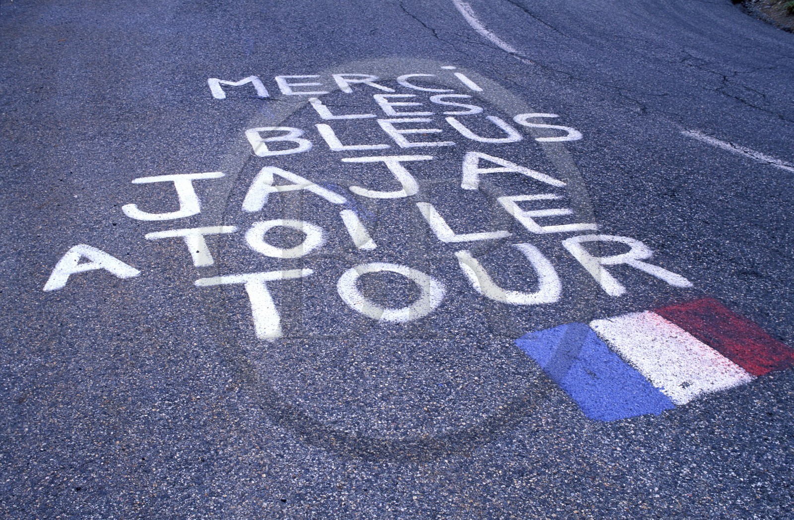 France, Haute-Garonne (31), Pyrénées, Slogans de supporters du Tour de France sur le route du col de Peyresourde