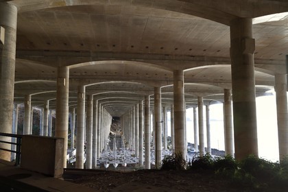 Portugal, Ile de Madère, Aéroport International de Madère Cristiano-Ronaldo qui dispose d'une piste de 2781m prolongée sur la mer grace à des piliers