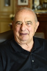 France, Rhône (69), Collonges-au-Mont-d'Or, Restaurant L'Auberge du Pont de Collonges, trois étoiles au Guide Michelin depuis 1965, le grand chef cuisinier Meilleur ouvrier de France Paul Bocuse