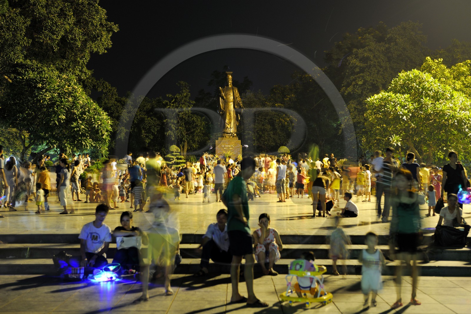 Vietnam, Hanoï, statue du roi créateur de la ville Ly Thai Tho