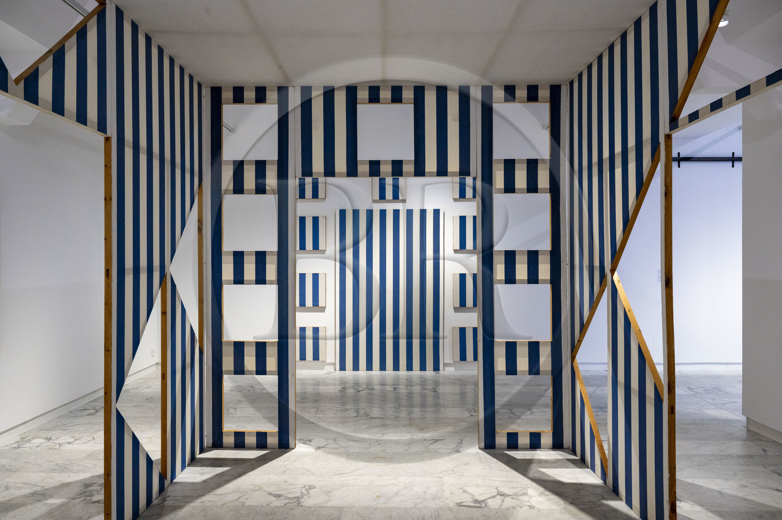 France, Bouches-du-Rhône (13), Marseille, le MAC (musée d'Art Contemporain), rénové en 2023, Cabane éclatée n°2 (1982) de l'artiste Daniel Buren