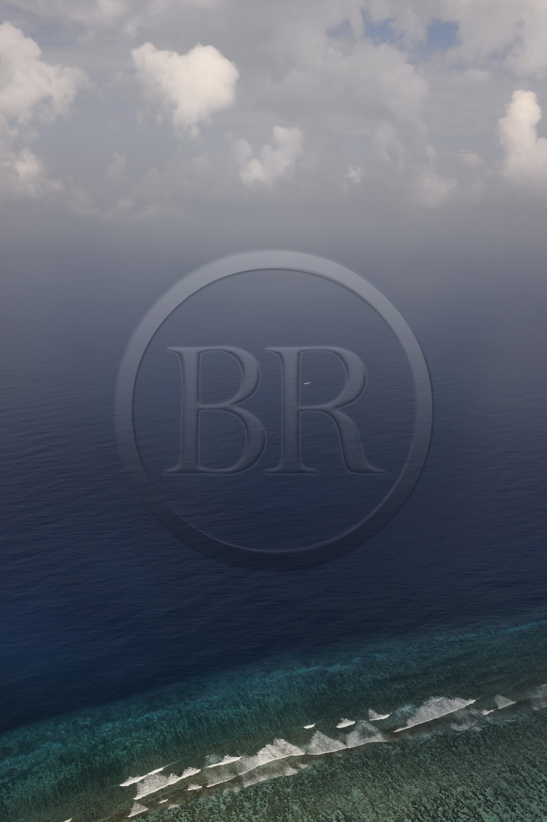 Maldives, seaplane takeoff (aerial view)