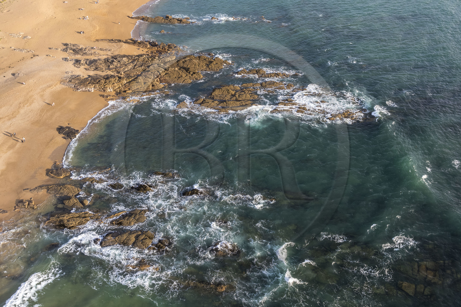 France, Vendée (85), Les-Sables-d'Olonne, plage de la Paracou (vue aérienne)