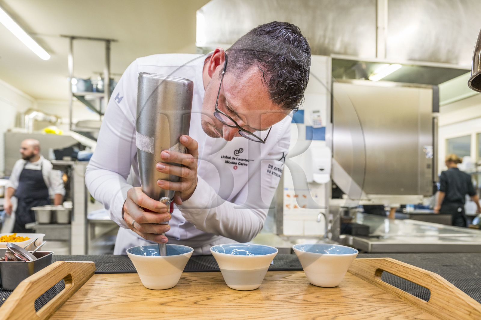 France, Finistère (29), Baie de Morlaix, Carantec, restaurant Nicolas Carro étoilé Michelin à l’Hôtel de Carantec, le chef dans sa cuisine