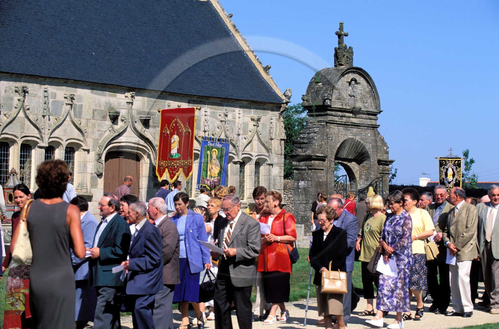 France, Finistère (29), enclos paraoissialde Pleyben, procession Pardon de Saint-Germain l'Auxerrois