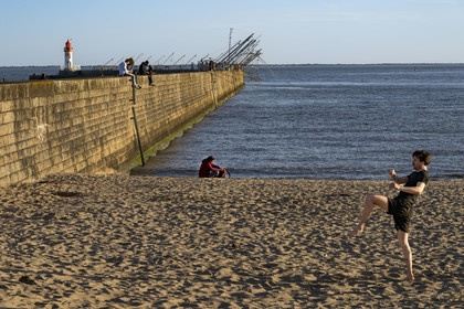 France, Loire-Atlantique (44), Estuaire de la Loire, Saint-Nazaire, le Quai de la Jetée au bout de la Grande Plage