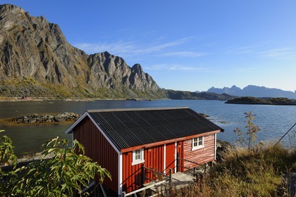 Norvège, Nordland, Iles Lofoten, Austvagoy, rorbuer (maison de pêcheurs) à Svolvaer