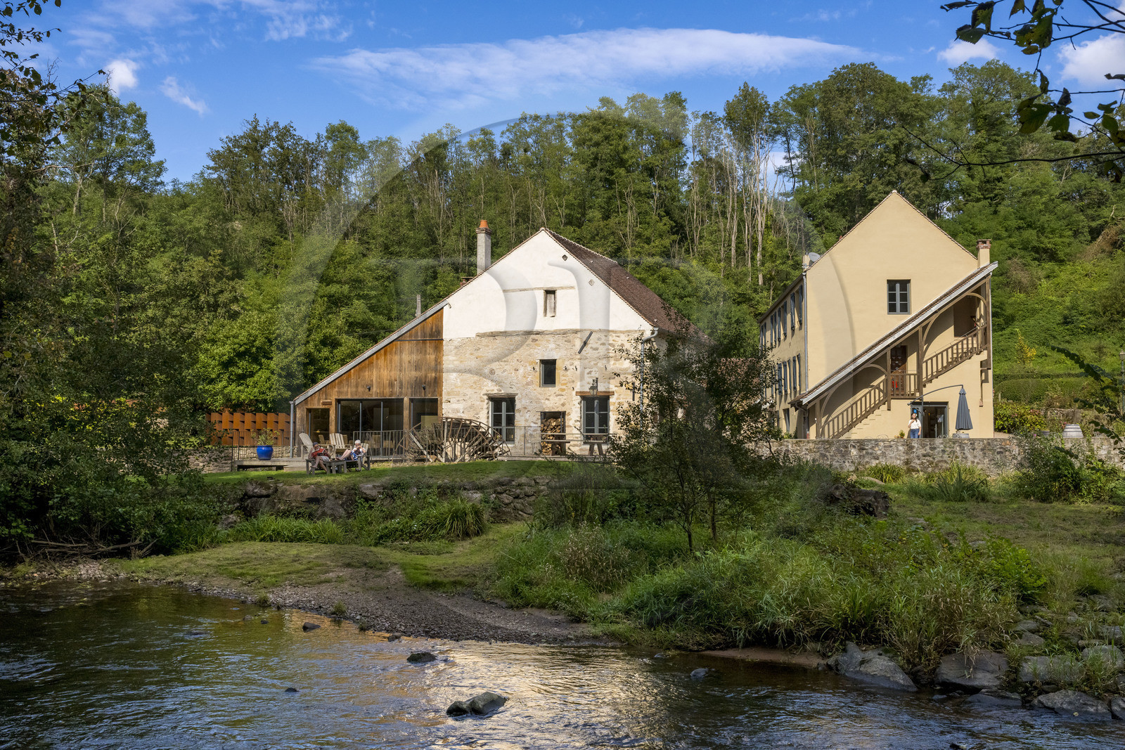 France, Yonne (89), vallée de la rivière Cousin, Pontaubert, ancien moulin devenu l'hotel des templiers
