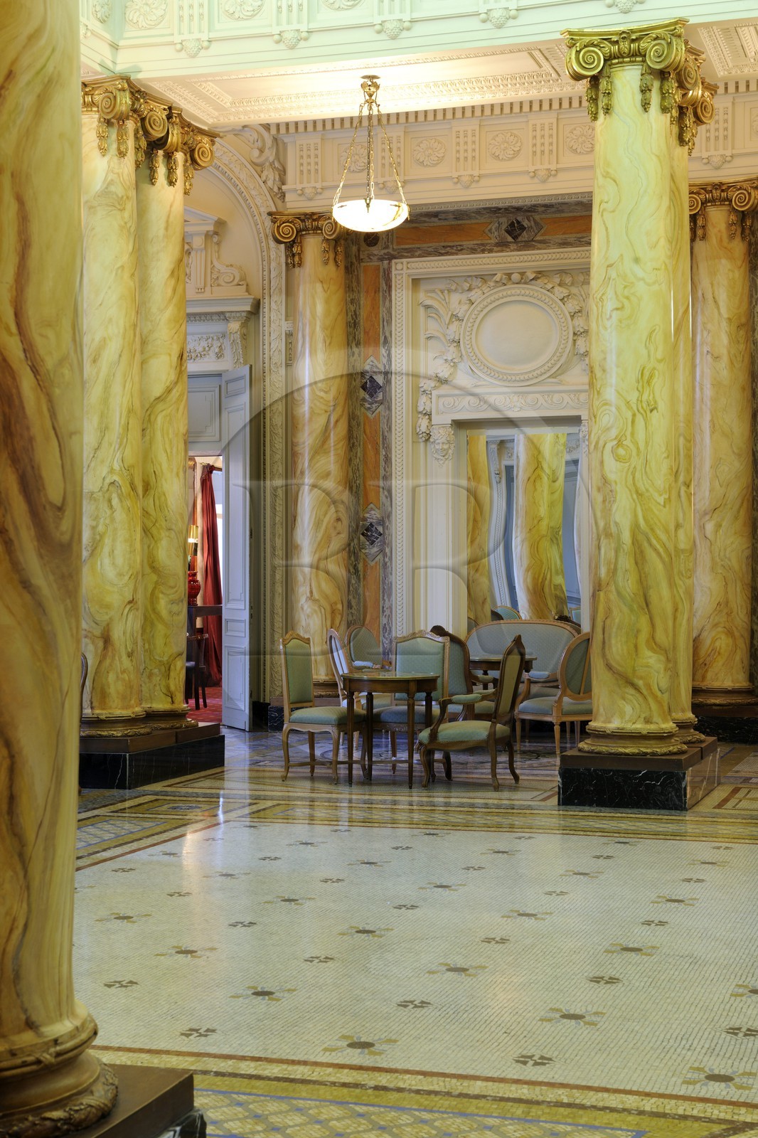 France, Vosges (88), Station thermale de Vittel, le hall du Grand Hôtel propriété du Club Mediterranée