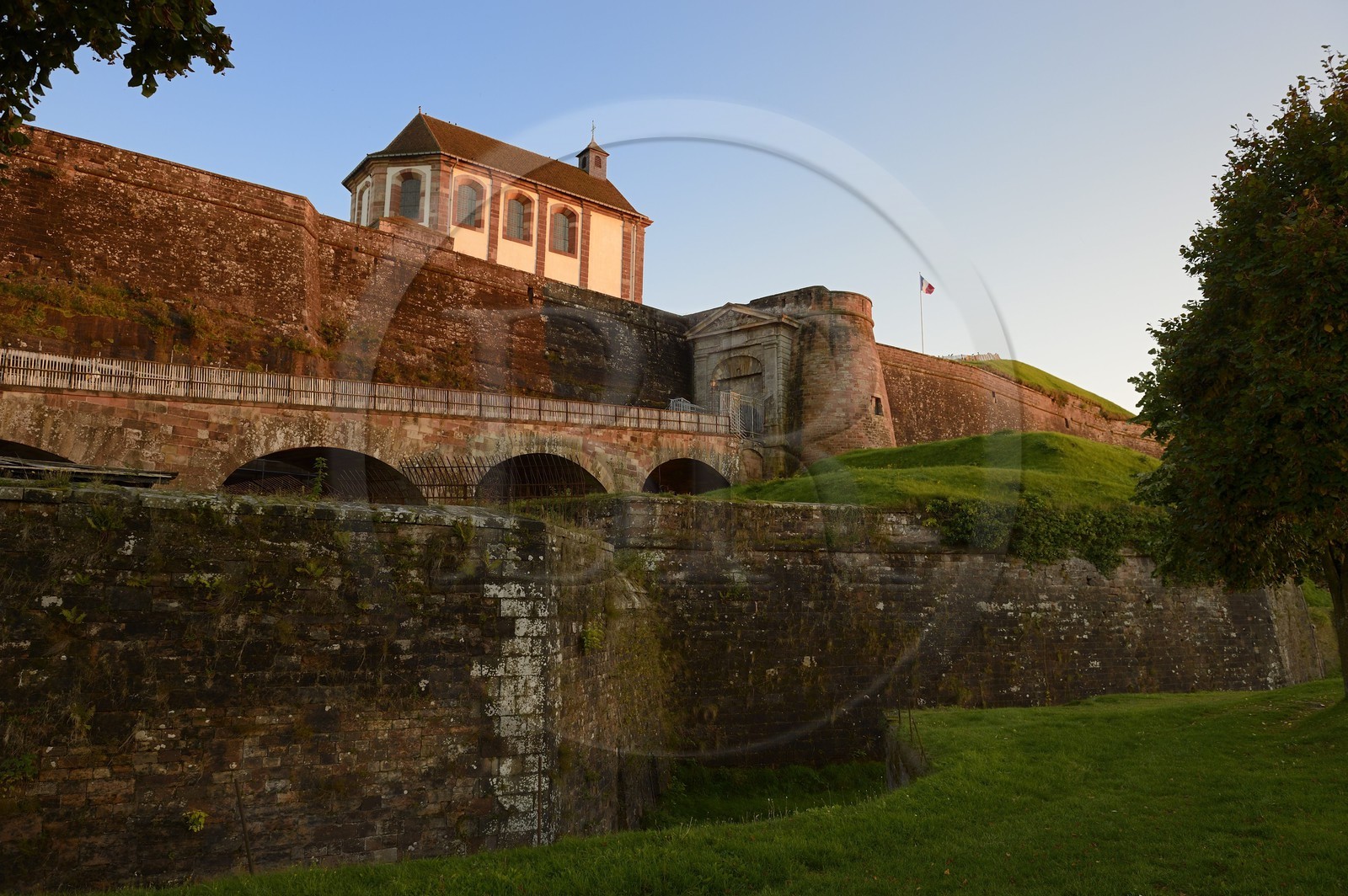 France, Moselle (57), parc régional des Vosges du nord, Bitche, la citadelle fortifiée par Vauban, la chapelle et la rampe d'accès