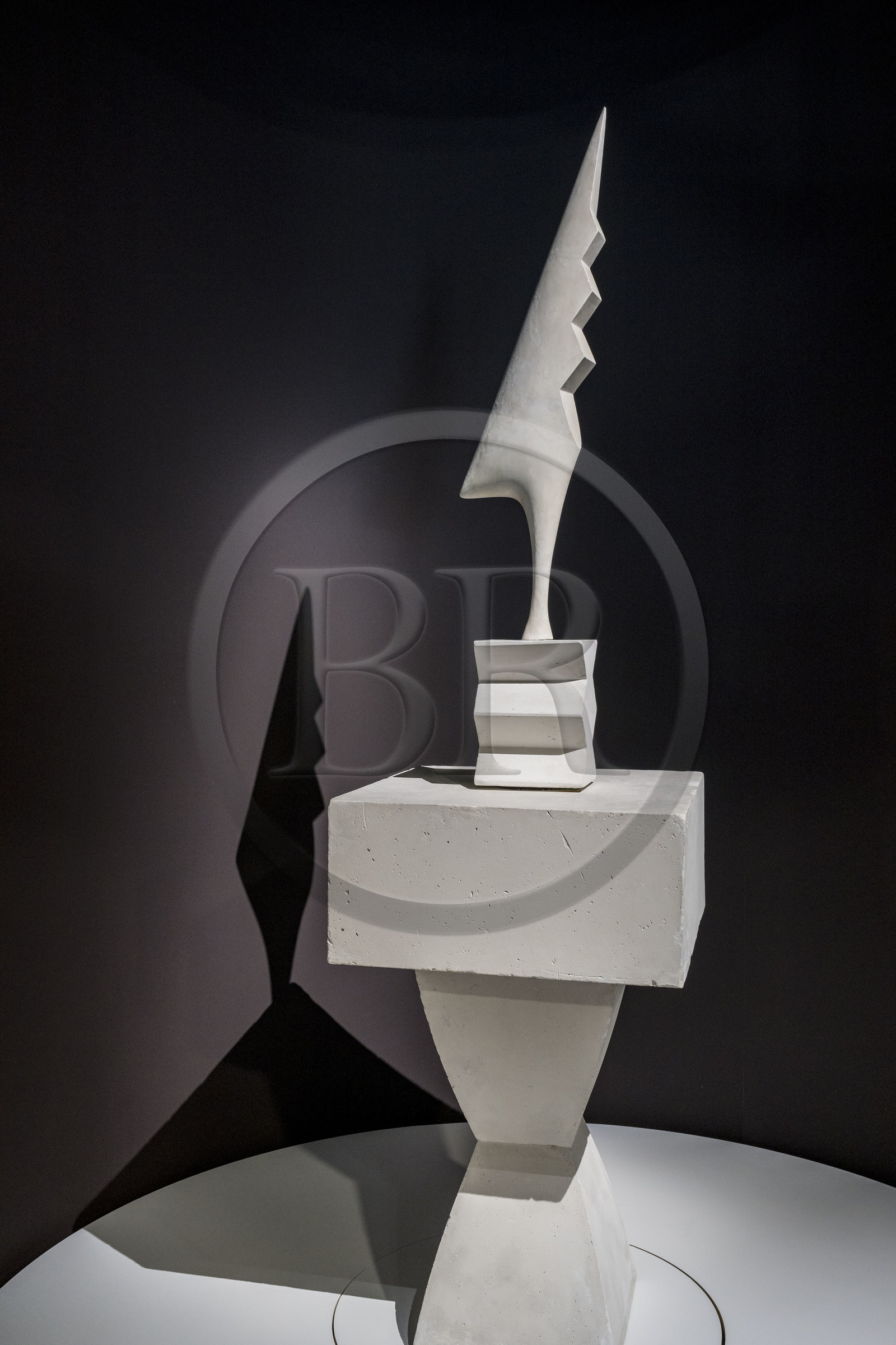 France, Paris (75), quartier des Halles, le Centre Pompidou aussi apellé Beaubourg, Musée National d'Art Moderne (MNAM), exposition retrospective Brancusi, Le Coq, platre, 1935