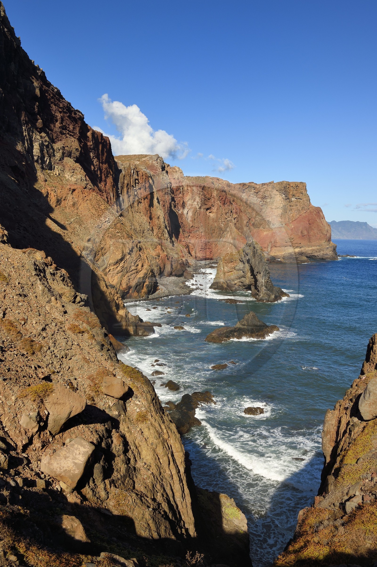 Portugal, Ile de Madère, falaises de la réserve naturelle de la Ponta de Sao Lourenço (pointe Saint Laurent) à l'extrême Est de l'ile
