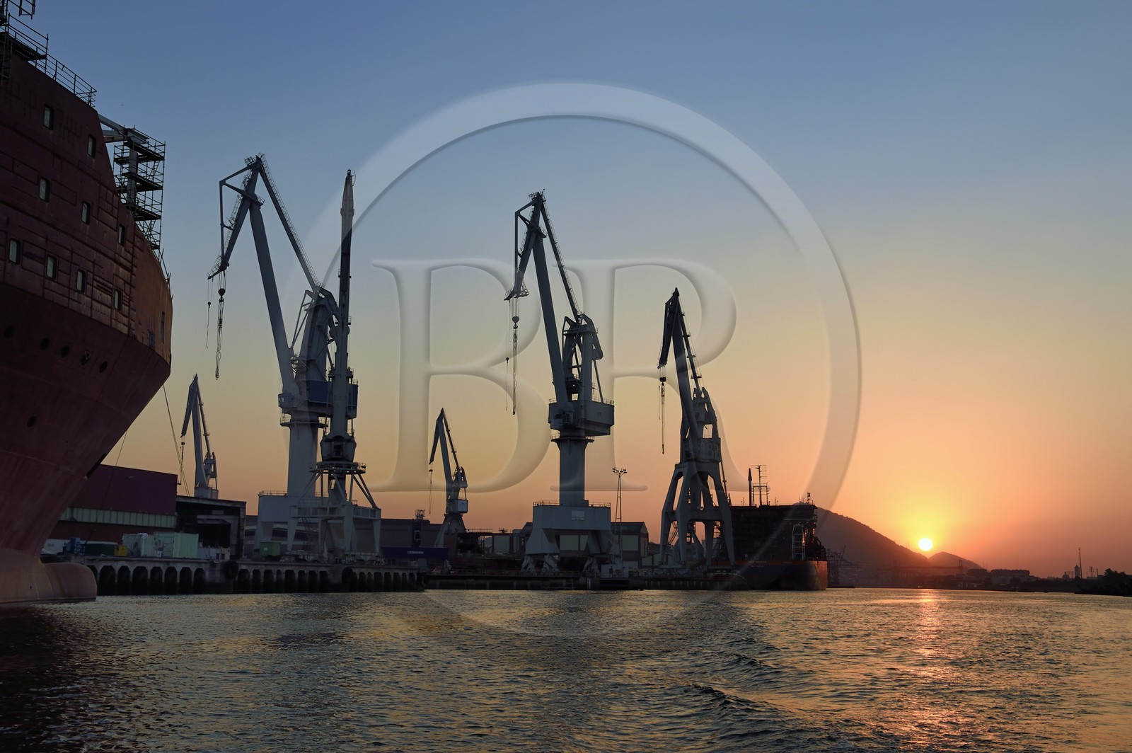 Espagne, Pays basque espagnol, Biscaye, Sestao, port industriel de Bilbao sur le fleuve Nervion centré sur la sidérurgie et la construction navale