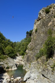 France, Ardèche (07), Parc Naturel Régional des Monts d'Ardèche, Thueyts, la haute-vallée de la rivière Ardèche, La via ferrata du Pont du diable