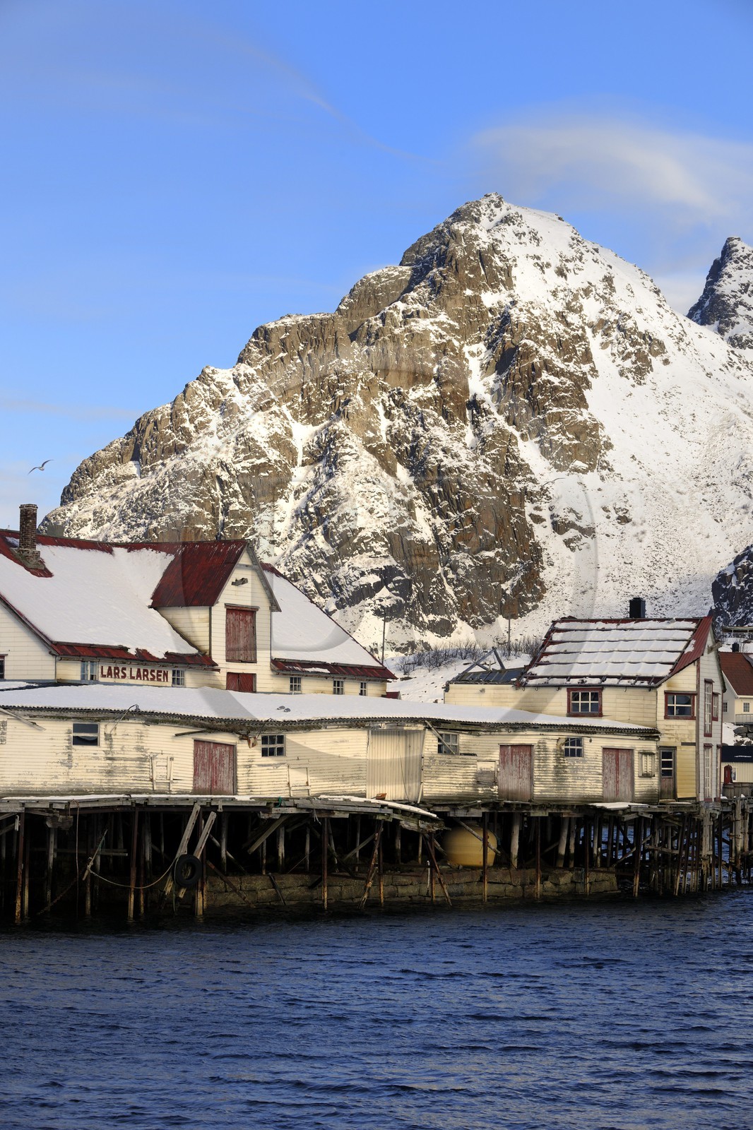 Norvège, Nordland, Iles Lofoten, le port de pêche (petite Venise) de Henningsvaer sur l'Ile de Vagan