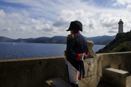 Italie, Toscane, l’Ile d’Elbe, Portoferraio, Napoléon 1er à coté de l'emblème de l'aigle impérial dans le jardin de sa maison du Palazzina dei Mulini, l'Empereur a choisi cette maison pour pouvoir observer les mouvements de navires du port