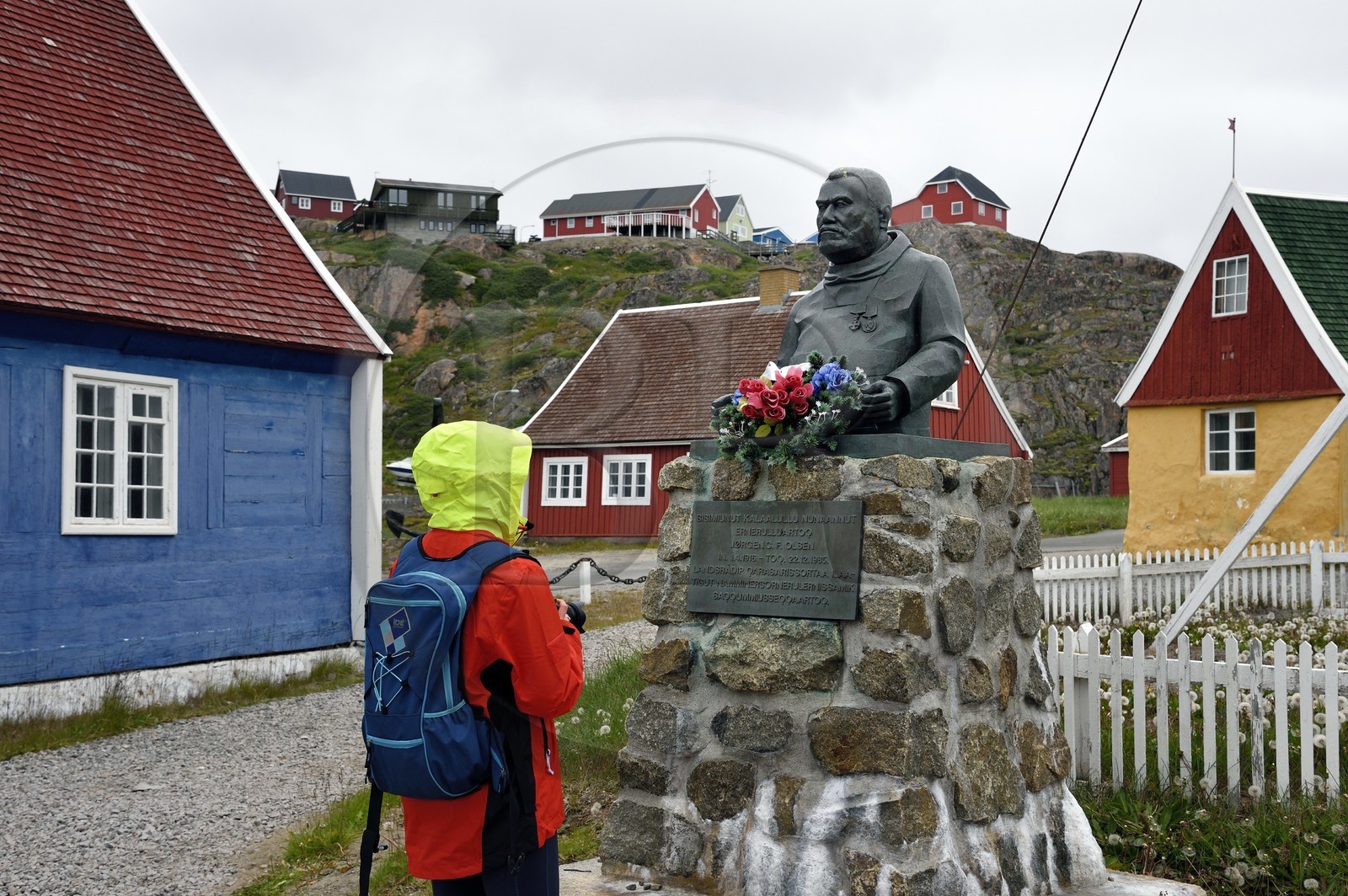 Groenland, région du centre ouest, Sisimiut (autrefois Holsteinsborg) dans la baie de Kangerluarsunnguaq, statue de Jorgen C.C. Olsen, politicien ayant lutté pour l'autonomie du Groenland