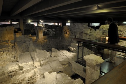 France, Paris (75), île de la Cité, crypte archéologique sous le parvis de la cathédrale Notre-Dame