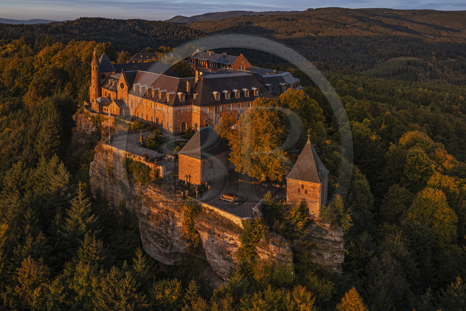 France, Bas-Rhin (67), Mont Saint-Odile, abbaye de Hohenbourg encore appelée couvent du Mont-Sainte-Odile, statue de Sainte Odile placée sur le toit du couvent et faisant face à la plaine d'Alsace (vue aérienne)