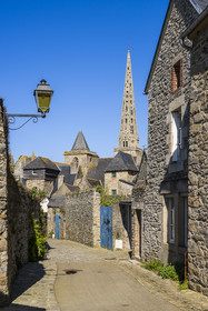 France, Côtes-d'Armor, Tréguier, Saint Tugdual Cathedral seen from the Kercoz alley