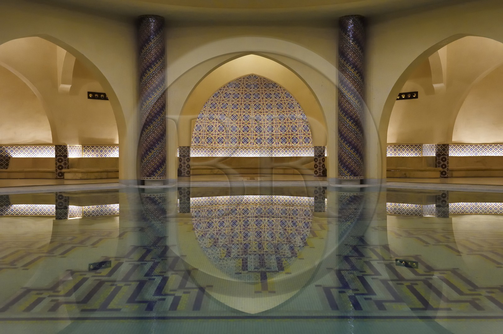 Maroc, Casablanca, Grande Mosquée Hassan II, piscine du hammam marocain